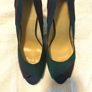 Nine West Tri-colored patchwork peep-toe pumps. Size 11